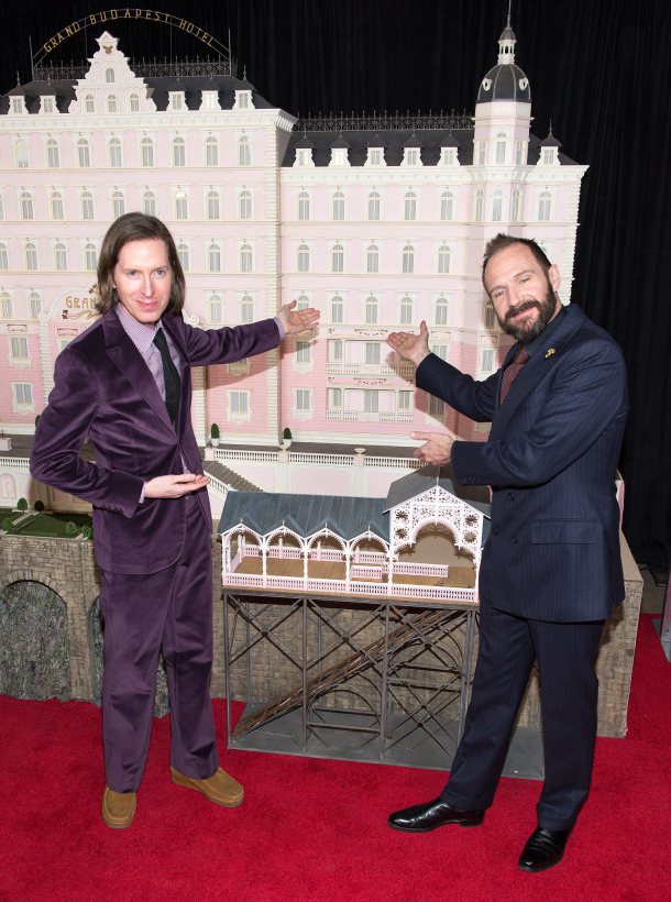 Wes-Anderson-Ralph-Fiennes-posed-front-miniature-from